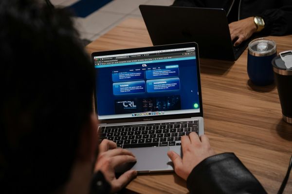 Guide complet des meilleures solutions tech et hébergement web